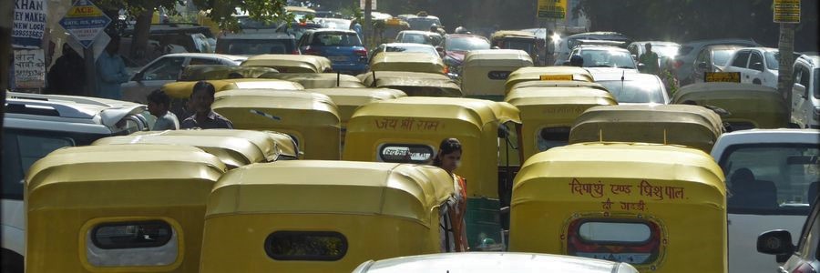 Delhi - Tuk Tuks dominieren den Verkehr
