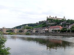 Würzburg: Alte Mainbrücke und Festung Marienberg